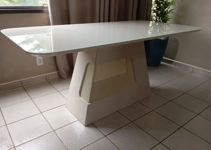 Mesa de jantar linda Dalila 180x90 com vidro