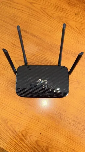 Roteador TP-Link com 4 antenas