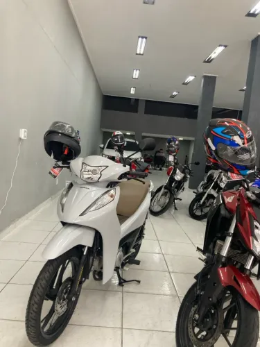 RARIDADE, BIZ 125CC BRANCA COM BEGE 2025