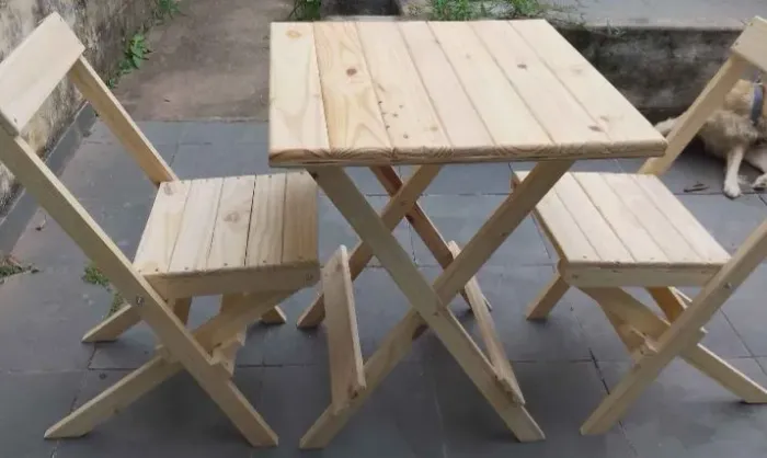 Mesa 70x70 e Cadeiras Dobráveis