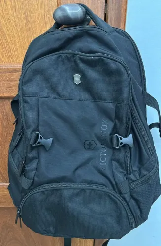 mochila victorinox sport evo deluxe, 28 litros, pouquíssimo usada. na garantia.