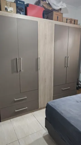 Vendo fogão 4 bocas ,guarda roupa 5 portas  e base casal 