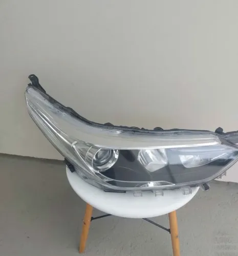 Farol direito Toyota Yaris LED original drl diurno