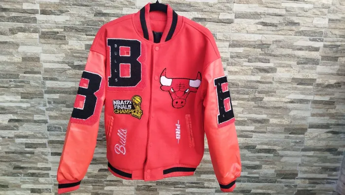 Jaqueta college Chicago Bulls