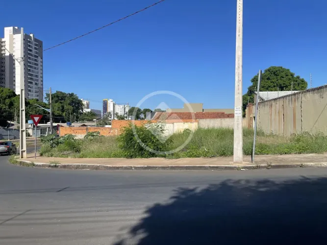 VENDO TERRENO DE 530m2 NA REGIÃO DO GOIABEIRAS PROXIMO AO HOSPITAL JARDIM CUIABA codigo: 6
