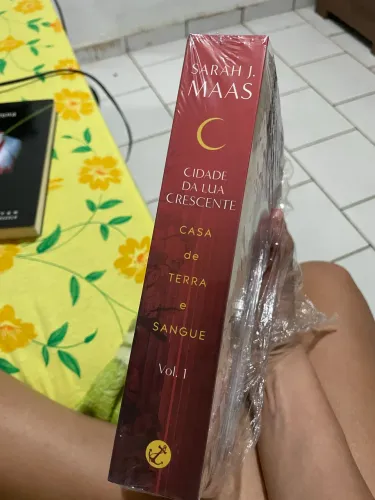 Livro Cidade da Lua Crescente - Casa de Terra e Sangue | NOVO