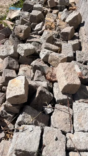 Pedra paralelepípedo 0,70centavos a unidade