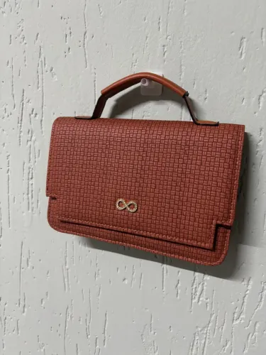 NOVA - Bolsa de mão ou ombro - Elegante com Detalhe de Infinito