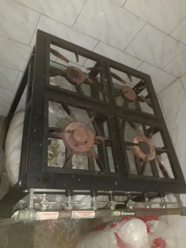Fogão Industrial 4 Bocas - Ideal para sua cozinha!