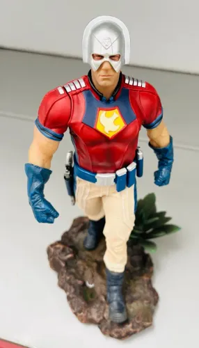 ESTÁTUA - PACIFICADOR - PEACEMAKER 1/10 DA IRON STUDIOS