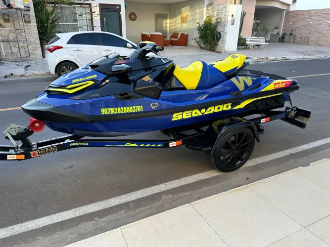 Jetski Seadoo Wake Pro 230
