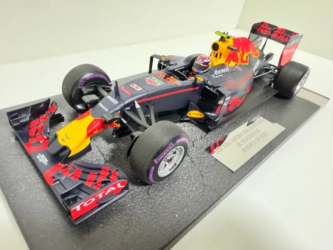 Miniatura F1 1:18 Red Bull 2016 Rb12 Max
