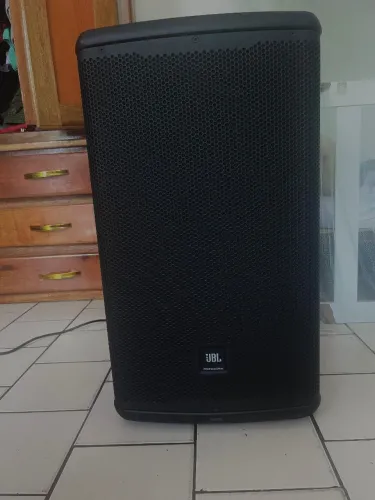 JBL EON712