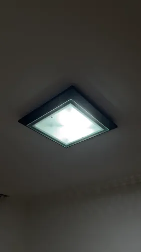 Plafon de Teto Quadrado Preto