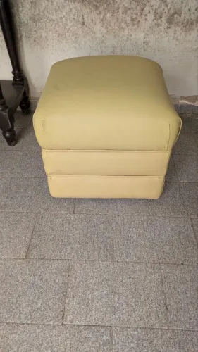 Pufe Quadrado Bege em Ótimo Estado (Pufe / Banqueta)