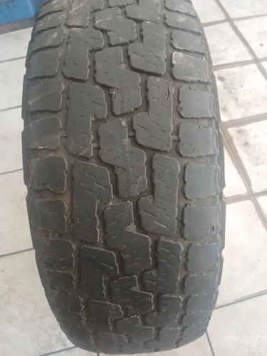 Pneu 235. 75. R17 meia vida Scorpion