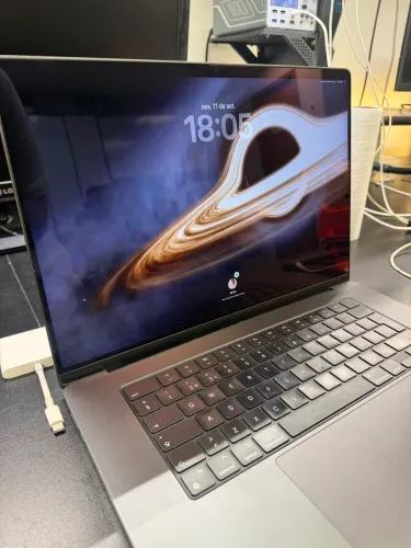 MacBook Pro M3 Pro 16