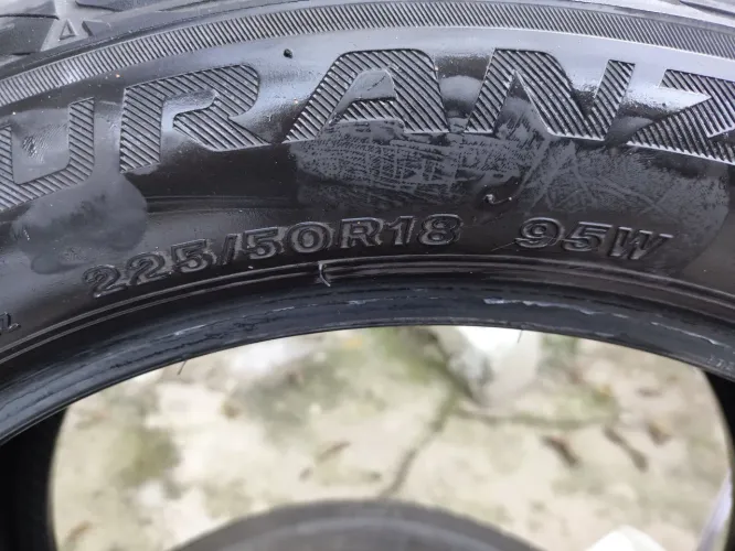 Par de Pneus 225/50 R18 Bridgestone