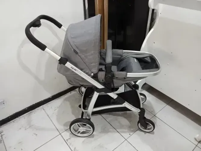 Carrinho de Bebê Epic Lite Dobrável com Bebê Conforto 