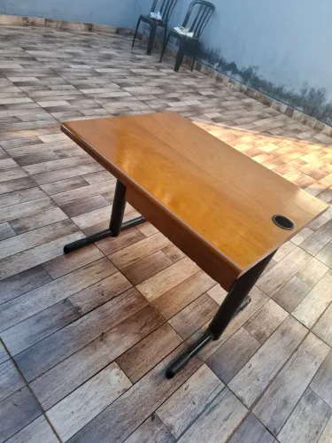 Mesa de estudos pequena