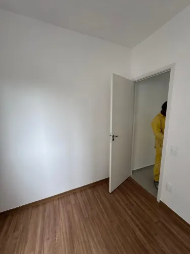 Apartamento em condomínio novo com móveis planejados