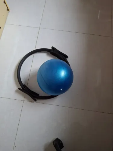 Arco e bola pequena para pilates