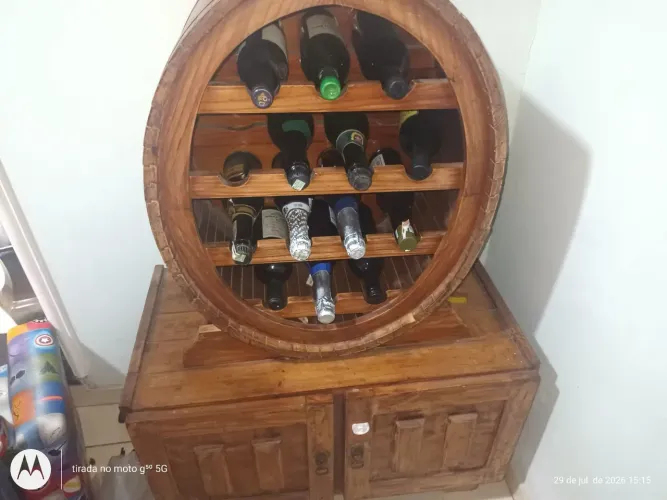 Adega de madeira