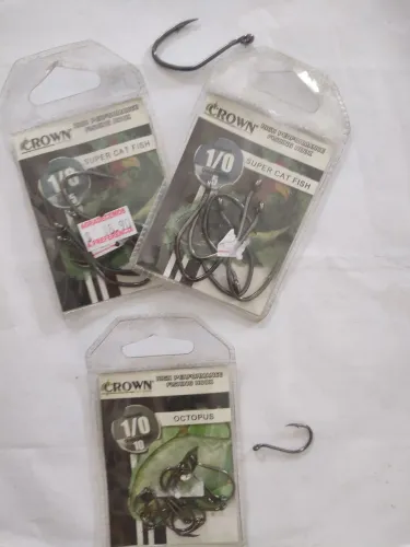 Kit 03 Anzóis Crown ( 2 super cat fish 1/0 c/ 05 unidades+ 01 Octopus 1/0 C/ 10 unidades).