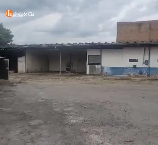 GALPAO COM 3.000 M2 DE TERRENO SENDO 1800 M2 DE ÁREA CONSTRUÍDA