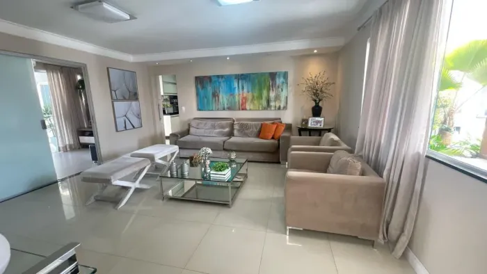 Excelente casa próximo do centro com 4/4 e 350m2