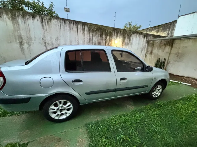 Renault Clio Expression 1.0/1.0 Hi-power 16V 3P 2005