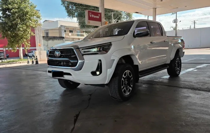 Toyota Hilux CD SRX Plus 4X4 2.8 TDI Die. Aut. 2024
