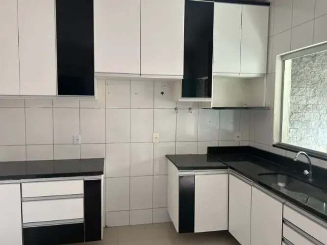 Armário de cozinha com pedra de granito