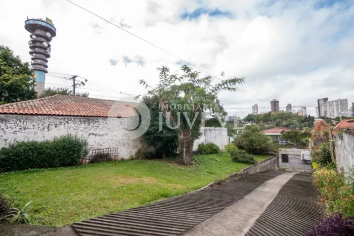 IMOBILIARIA JUVEVE VENDE RESIDENCIA MERCÊS RUA JACAREZINHO, 389