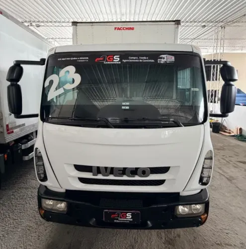 Iveco 170E21 Ano 2023 c/ Baú Seco de 7 Mts 