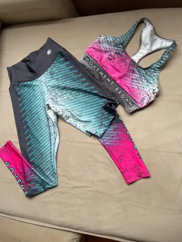 Conjunto top e calça 