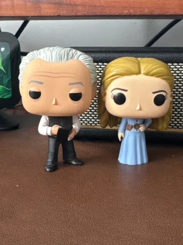Funko Pop Westworld Dolores 456 e Dr Robert 460