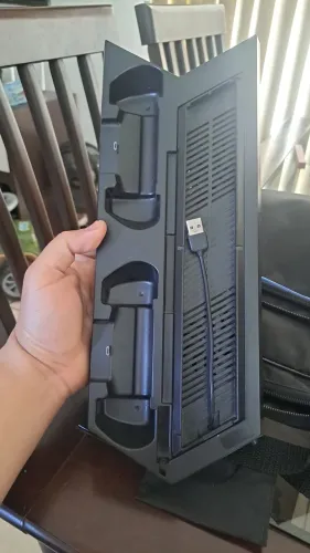 Vendo base para carregar controle Playstation 4 e resfriar