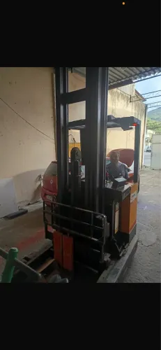 Empilhadeira eletrônica