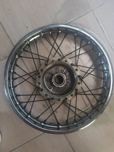 Roda traseira de Honda biz 