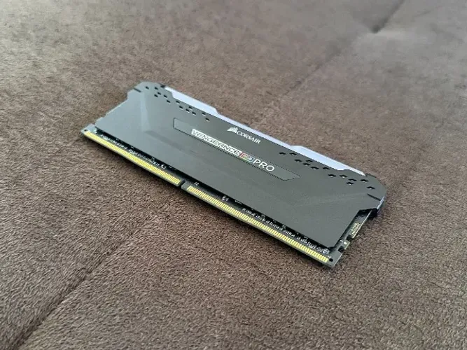 Memória RAM Corsair Vengeance RGB PRO 16gb (1x16) 3000mhz DDR4