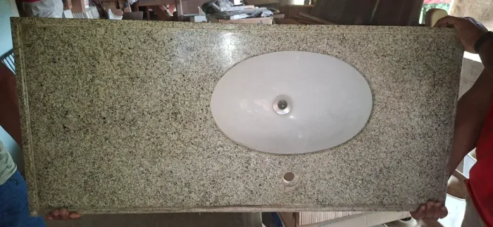 Balcão lavabo em marmore com cuba 1.05 x 0,50cm 