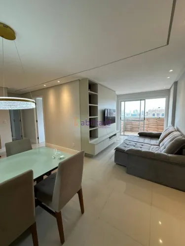 Apartamento de 92m² com 2 quartos (1 suíte com closet) no Versatille Condominium