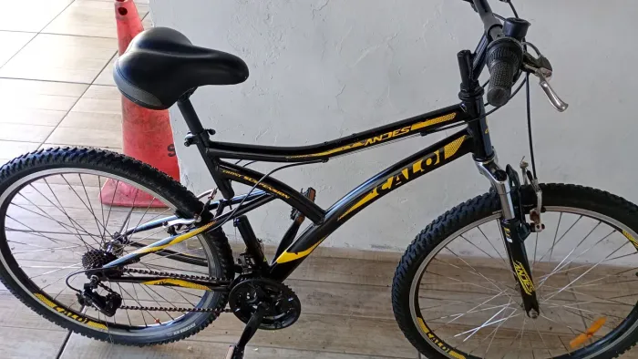 Linda bicicleta aro 26 pouco usada valor 399