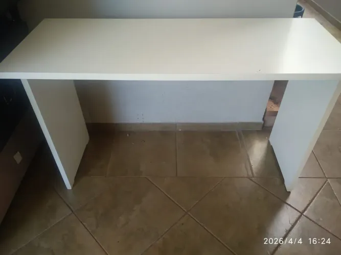 Escrivaninha simpre sem gavetas em MDF