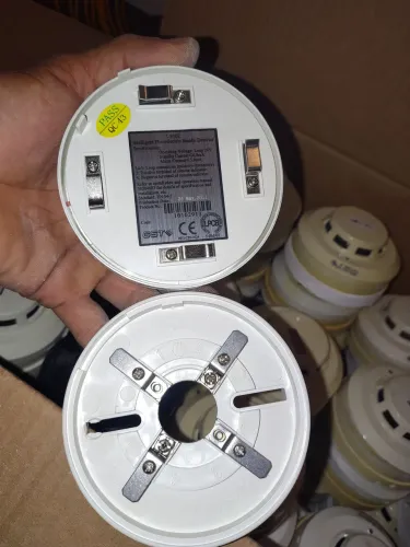 Detector de fumaça usado más funcionando