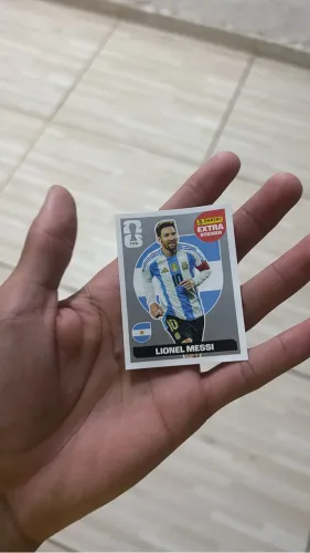 Vende-se messi de prata