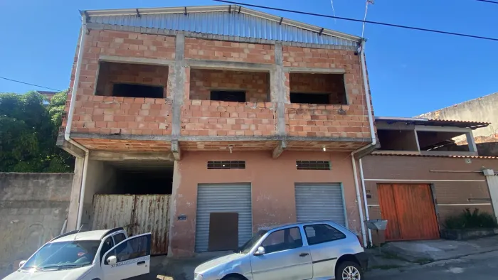 CASA COM LOJA ( leia o anúncio ) 