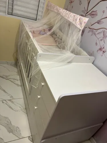 Berço Multifuncional Branco com Cômoda, Trocador e 3 Gavetas - Excelente Estado