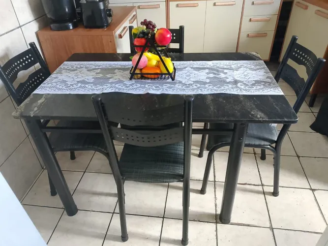 *VENDE-SE CONJUNTO DE MESA (MARCA CIPLAFE) em bom estado de conservação*